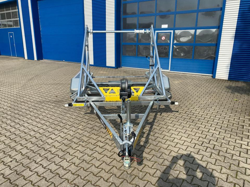 Vermietung / Kabelanhänger 2700KG / Nutzlast 2094KG / Kabeltrommel-Anhänger / Glasfaser/ 1 Woche - Kábeldob szállító utánfutó: 2 kép. Vermietung / Kabelanhänger 2700KG / Nutzlast 2094KG / Kabeltrommel-Anhänger / Glasfaser/ 1 Woche - Kábeldob szállító utánfutó: 2 kép.