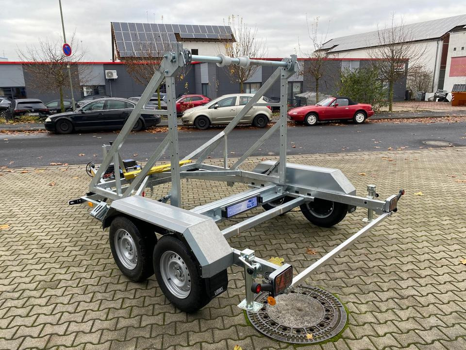 Vermietung / Kabelanhänger 3500KG E-Winde / Nutzlast 2825KG / Kabeltrommel-Anhänger / Glasfaser/ 3 Tage - Kábeldob szállító utánfutó: 5 kép. Vermietung / Kabelanhänger 3500KG E-Winde / Nutzlast 2825KG / Kabeltrommel-Anhänger / Glasfaser/ 3 Tage - Kábeldob szállító utánfutó: 5 kép.