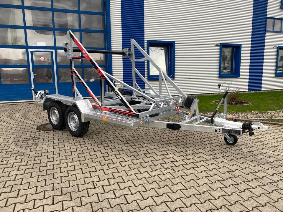 Vermietung / Kabelanhänger 3500KG / Nutzlast 2766KG / Kabeltrommel-Anhänger / Glasfaser/ 1 Monat - Kábeldob szállító utánfutó: 2 kép. Vermietung / Kabelanhänger 3500KG / Nutzlast 2766KG / Kabeltrommel-Anhänger / Glasfaser/ 1 Monat - Kábeldob szállító utánfutó: 2 kép.