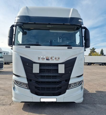 Iveco AS440ST*LNG*Standard*2022*2 Tanks - Nyergesvontató: 1 kép. Iveco AS440ST*LNG*Standard*2022*2 Tanks - Nyergesvontató: 1 kép.