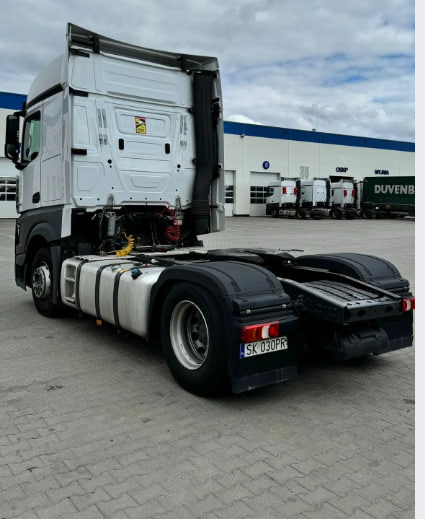 MERCEDES-BENZ Actros 1845 with retarder - Nyergesvontató: 4 kép. MERCEDES-BENZ Actros 1845 with retarder - Nyergesvontató: 4 kép.