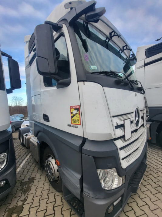 Mercedes-Benz ACTROS 1845 mega - Nyergesvontató: 1 kép. Mercedes-Benz ACTROS 1845 mega - Nyergesvontató: 1 kép.