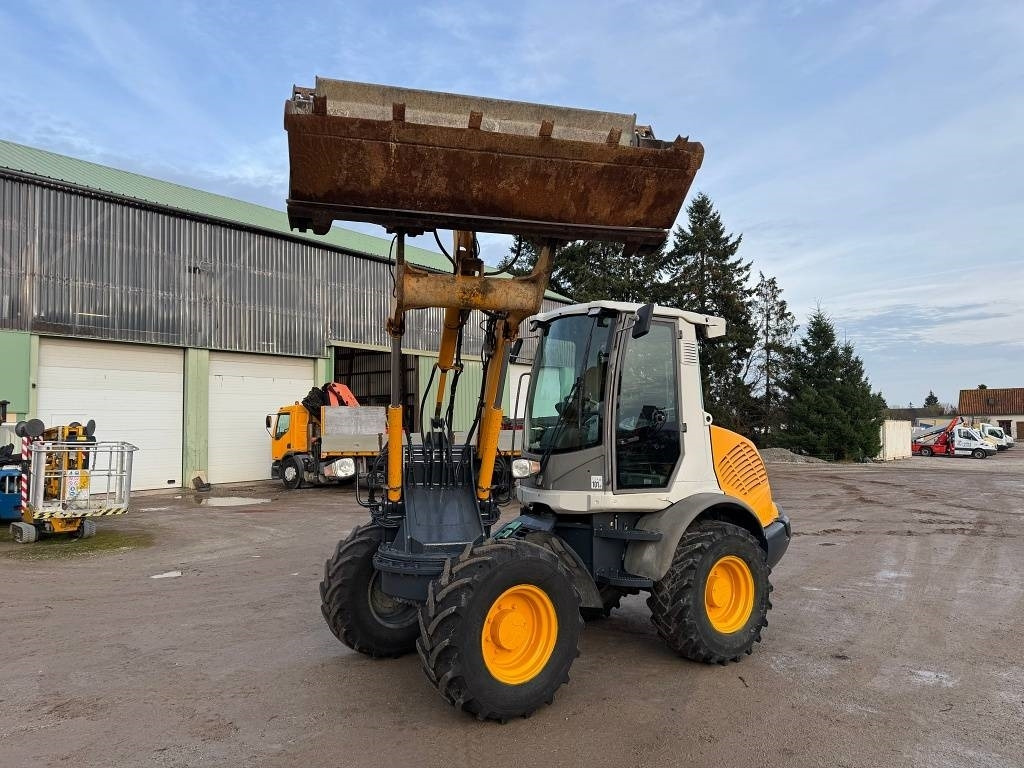 Atlas 75 S - Gumikerekes homlokrakodó: 3 kép. Atlas 75 S - Gumikerekes homlokrakodó: 3 kép.