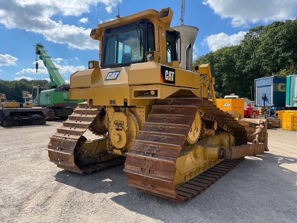 CAT D 6 T LGP - Buldózer: 3 kép. CAT D 6 T LGP - Buldózer: 3 kép.
