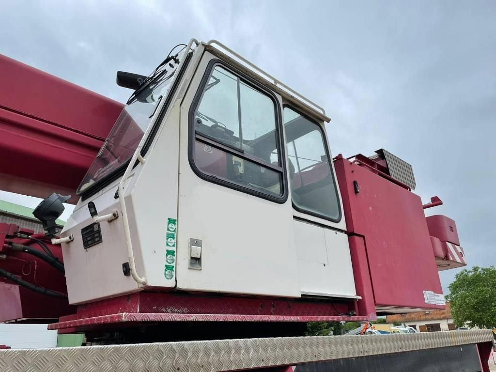 Terepjáró autódaru Grove GMK 4080: 10 kép.