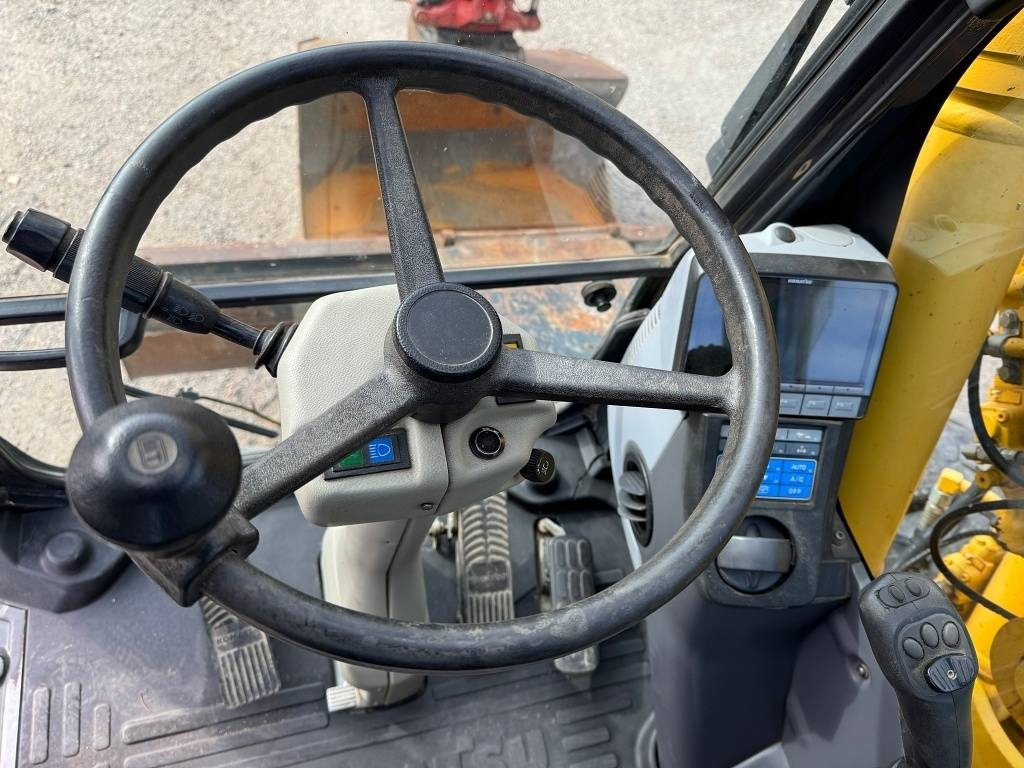 Gumikerekes kotró Komatsu PW 148-8: 10 kép.