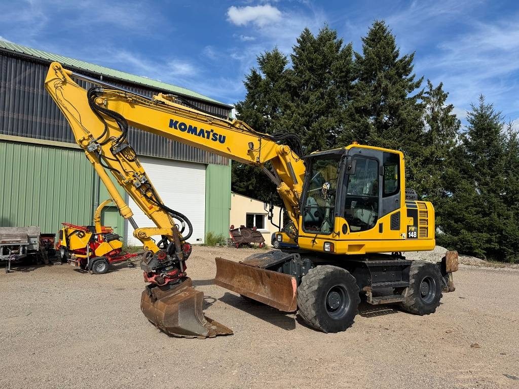 Komatsu PW 148-8 - Gumikerekes kotró: 1 kép. Komatsu PW 148-8 - Gumikerekes kotró: 1 kép.