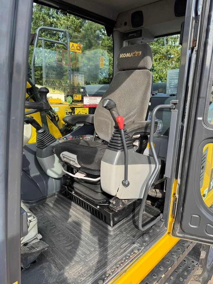 Komatsu PW 148-8 - Gumikerekes kotró: 5 kép. Komatsu PW 148-8 - Gumikerekes kotró: 5 kép.