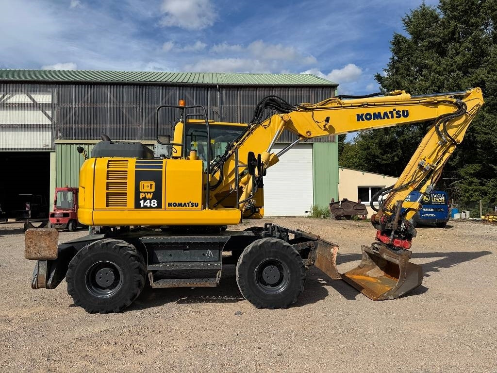 Gumikerekes kotró Komatsu PW 148-8: 8 kép.