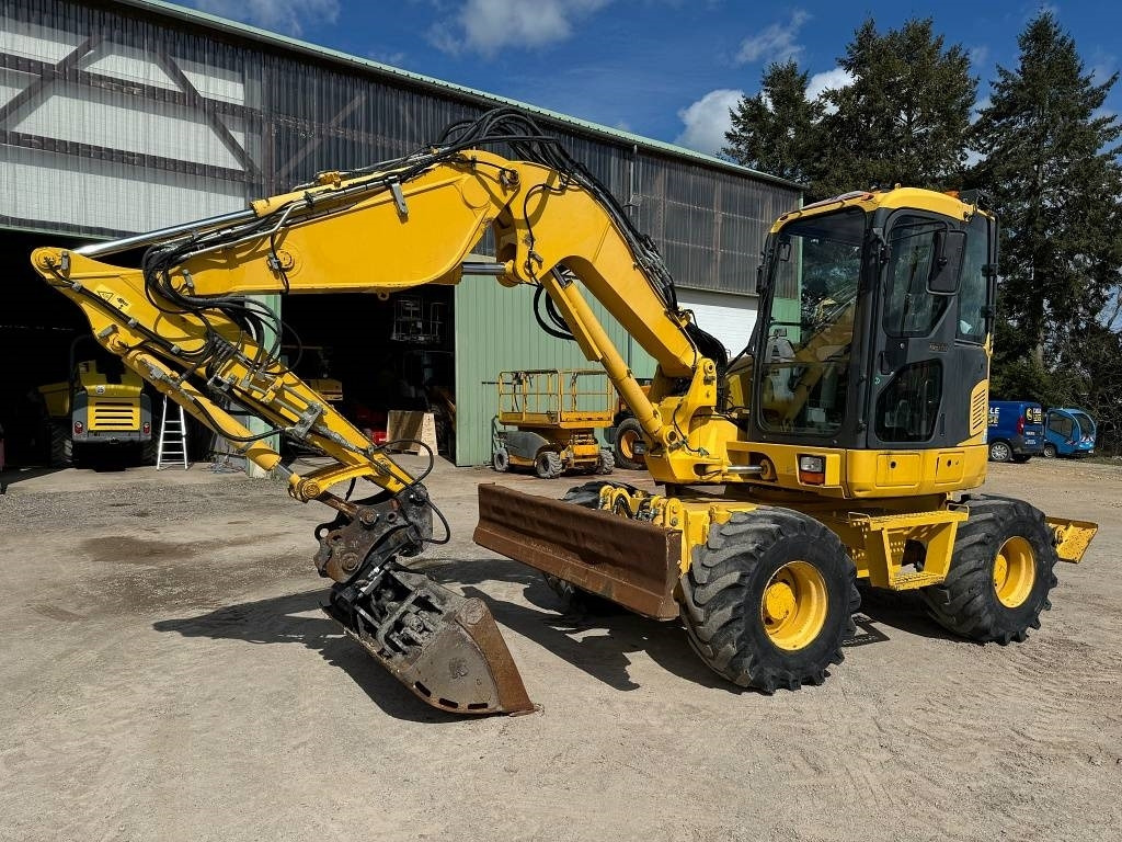 Komatsu PW 98 MR-8 - Gumikerekes kotró: 1 kép. Komatsu PW 98 MR-8 - Gumikerekes kotró: 1 kép.