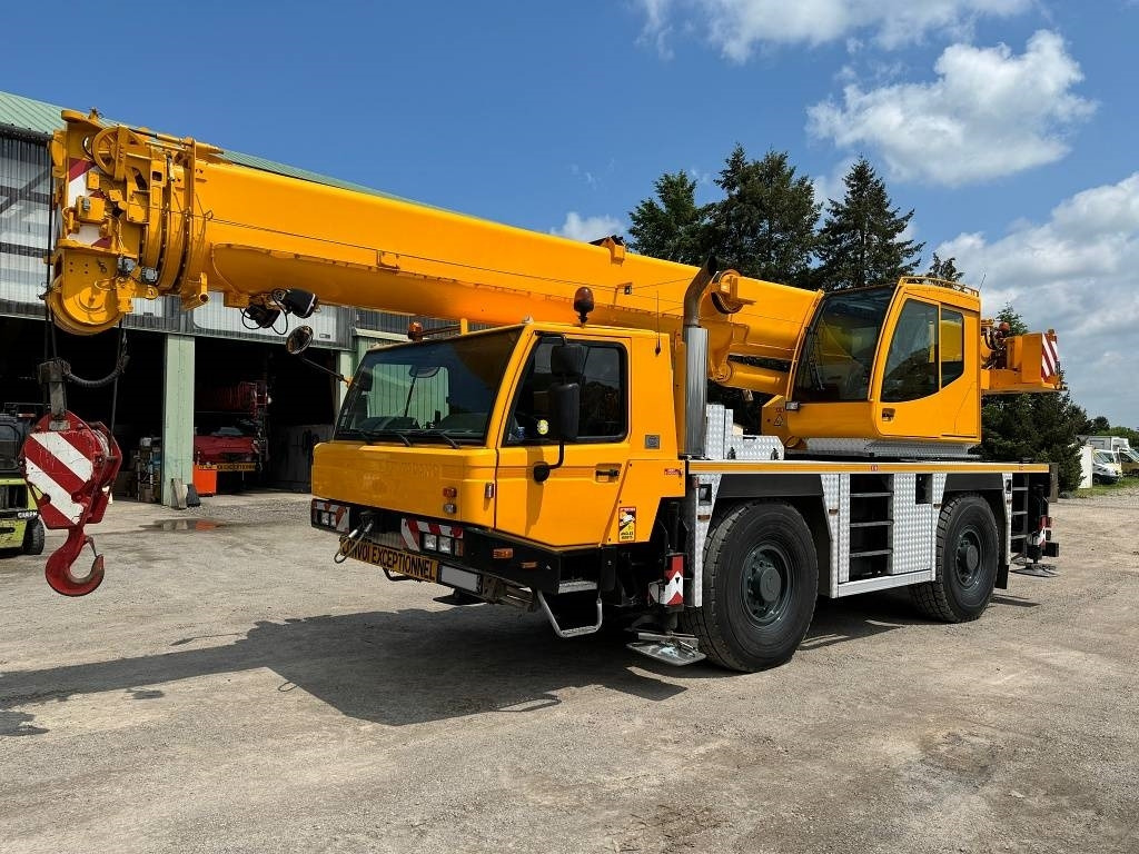 Tadano Faun ATF 40G-2 - Autódaru: 2 kép. Tadano Faun ATF 40G-2 - Autódaru: 2 kép.