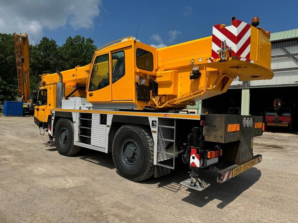 Tadano Faun ATF 40G-2 - Autódaru: 4 kép. Tadano Faun ATF 40G-2 - Autódaru: 4 kép.