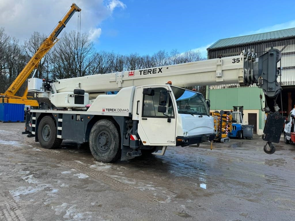 Terex AC 35 - Autódaru: 2 kép. Terex AC 35 - Autódaru: 2 kép.