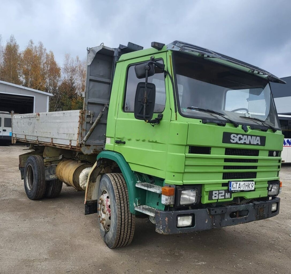 Scania 82M - Billenőplatós teherautó: 3 kép. Scania 82M - Billenőplatós teherautó: 3 kép.