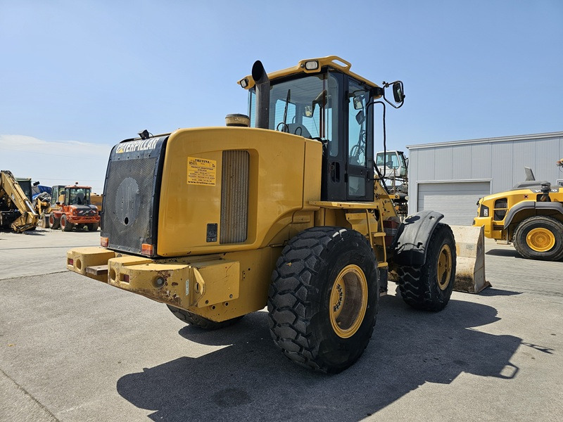 CATERPILLAR 930G - Gumikerekes homlokrakodó: 4 kép. CATERPILLAR 930G - Gumikerekes homlokrakodó: 4 kép.
