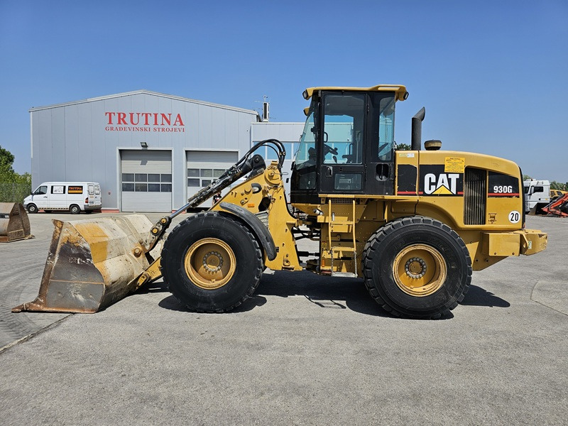 CATERPILLAR 930G - Gumikerekes homlokrakodó: 2 kép. CATERPILLAR 930G - Gumikerekes homlokrakodó: 2 kép.