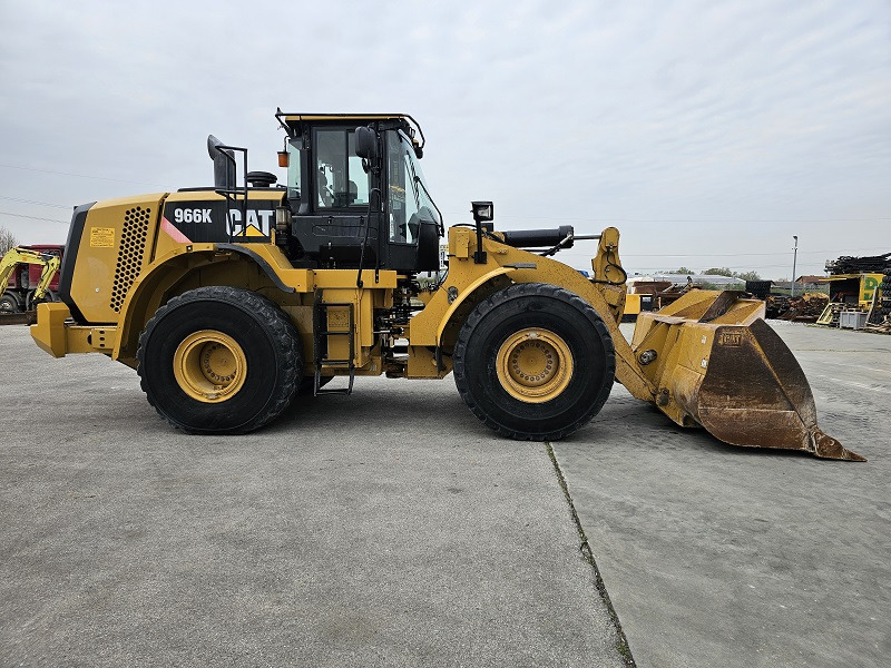 CATERPILLAR 966K - Gumikerekes homlokrakodó: 5 kép. CATERPILLAR 966K - Gumikerekes homlokrakodó: 5 kép.