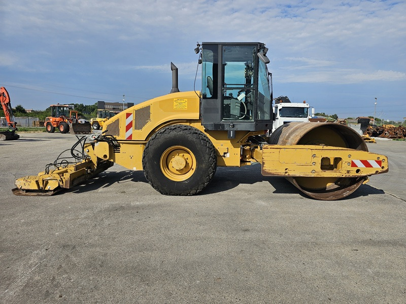 CATERPILLAR CS56 - Talajtömörítő: 4 kép. CATERPILLAR CS56 - Talajtömörítő: 4 kép.