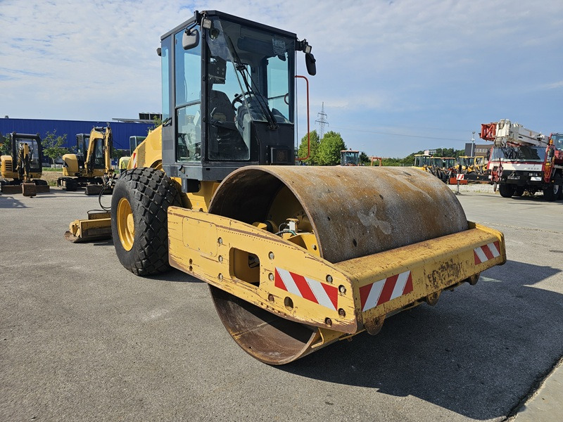 CATERPILLAR CS56 - Talajtömörítő: 5 kép. CATERPILLAR CS56 - Talajtömörítő: 5 kép.