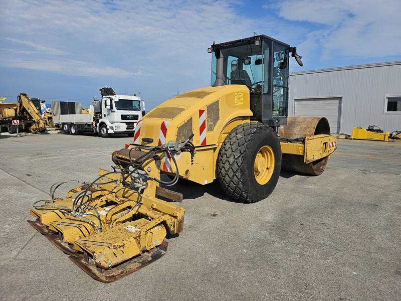CATERPILLAR CS56 - Talajtömörítő: 3 kép. CATERPILLAR CS56 - Talajtömörítő: 3 kép.
