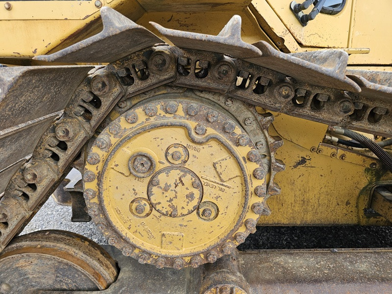 Buldózer CATERPILLAR D4H: 18 kép.