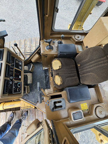 Buldózer CATERPILLAR D4H: 11 kép.