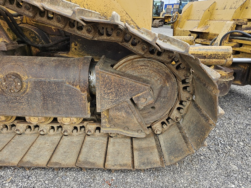Buldózer CATERPILLAR D4H: 17 kép.
