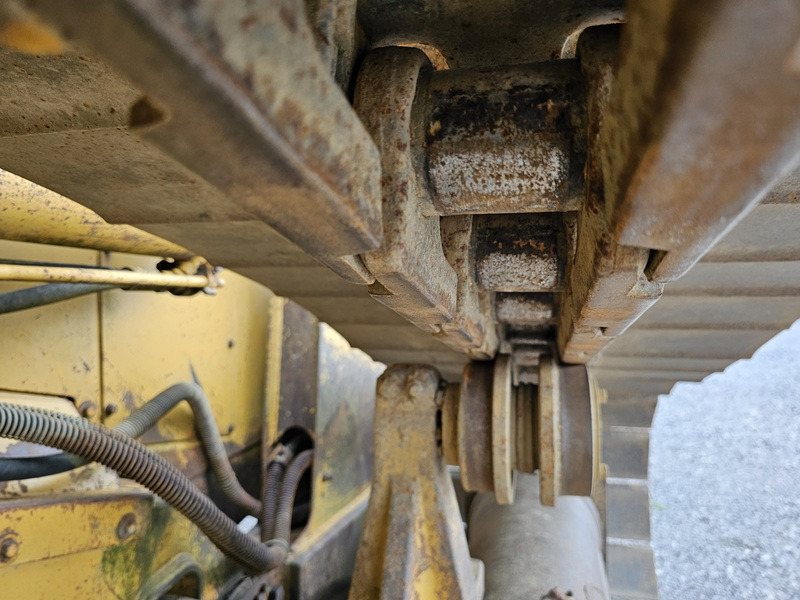 Buldózer CATERPILLAR D4H: 20 kép.