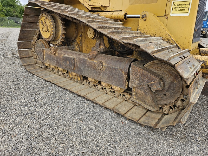 Buldózer CATERPILLAR D4H: 16 kép.