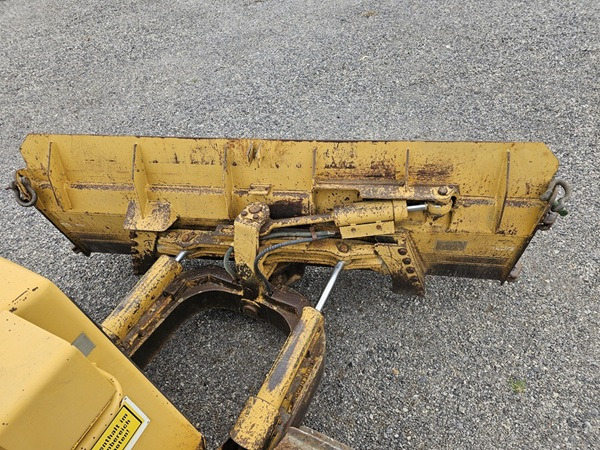 Buldózer CATERPILLAR D4H: 14 kép.