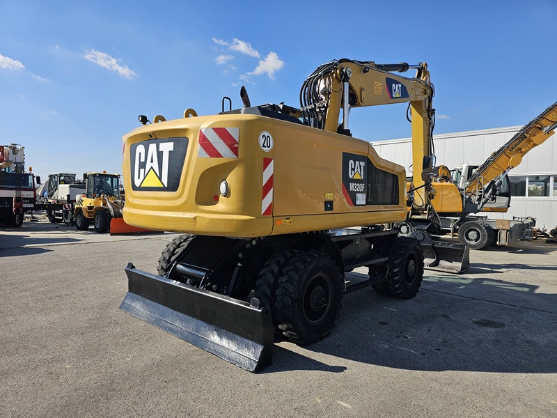 CATERPILLAR M320F - Gumikerekes kotró: 3 kép. CATERPILLAR M320F - Gumikerekes kotró: 3 kép.