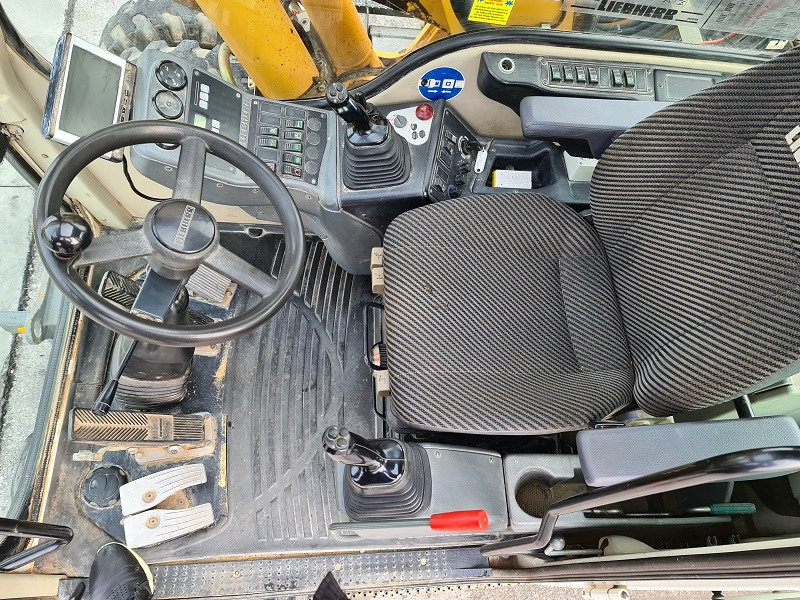 Építőipari gépek LIEBHERR A316: 10 kép. Építőipari gépek LIEBHERR A316: 10 kép.