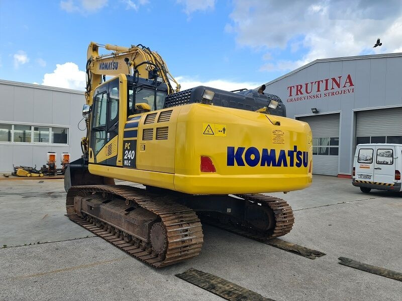 Komatsu PC240NLC-11 - Lánctalpas kotró: 2 kép. Komatsu PC240NLC-11 - Lánctalpas kotró: 2 kép.