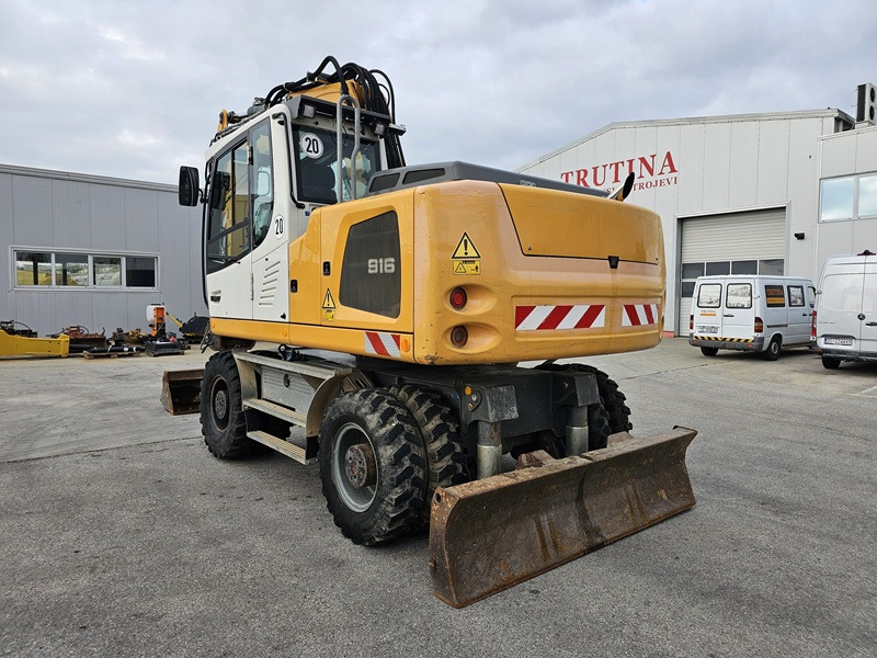 LIEBHERR A916 - Gumikerekes kotró: 2 kép. LIEBHERR A916 - Gumikerekes kotró: 2 kép.