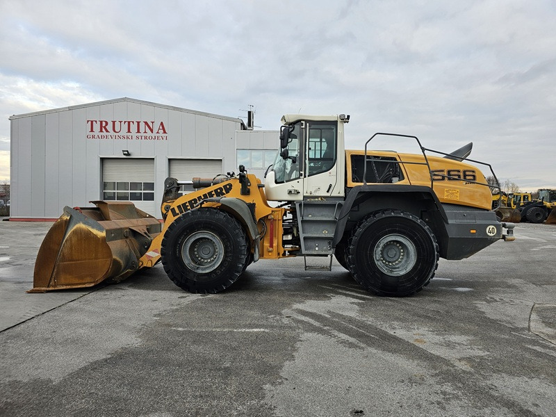 LIEBHERR L566 - Gumikerekes homlokrakodó: 1 kép. LIEBHERR L566 - Gumikerekes homlokrakodó: 1 kép.