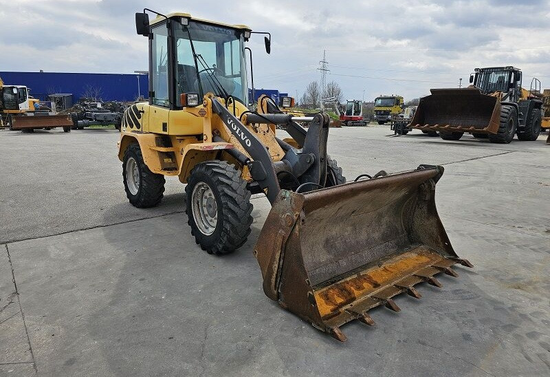 Volvo L30B - Rakodógép: 5 kép. Volvo L30B - Rakodógép: 5 kép.