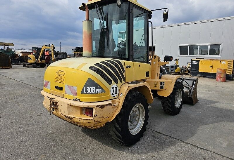 Volvo L30B - Rakodógép: 3 kép. Volvo L30B - Rakodógép: 3 kép.