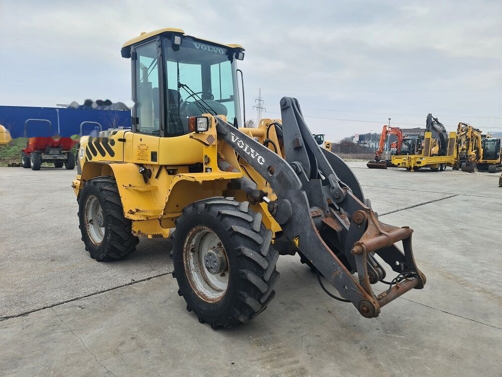 Volvo L40B - Gumikerekes homlokrakodó: 5 kép. Volvo L40B - Gumikerekes homlokrakodó: 5 kép.
