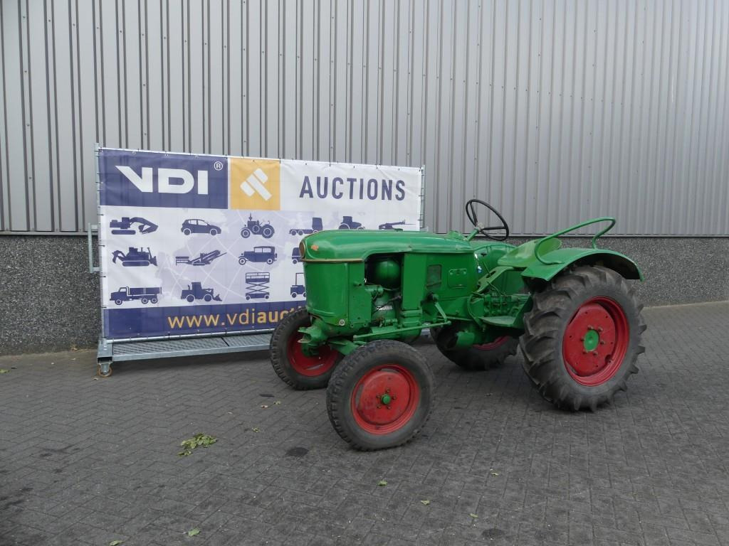Deutz D15 - Traktor: 2 kép. Deutz D15 - Traktor: 2 kép.