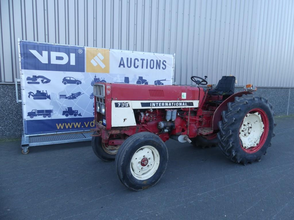 International 733 - Traktor: 2 kép. International 733 - Traktor: 2 kép.