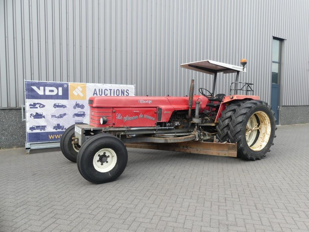 Renault Master 1 - Traktor: 2 kép. Renault Master 1 - Traktor: 2 kép.
