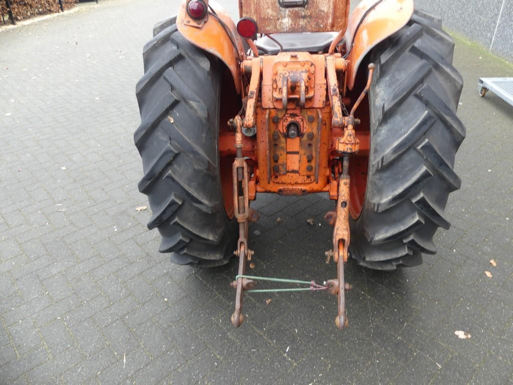 Renault Super 7 Vineyard - Traktor: 5 kép. Renault Super 7 Vineyard - Traktor: 5 kép.