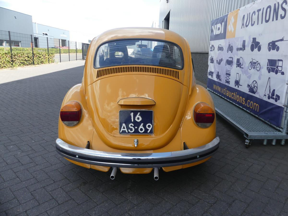 Volkswagen Käfer 111011 - Autó: 5 kép. Volkswagen Käfer 111011 - Autó: 5 kép.