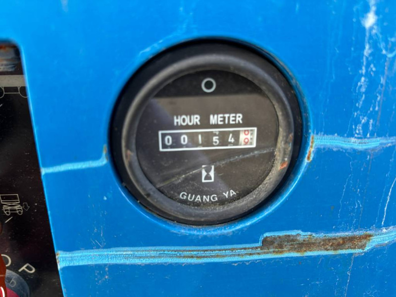 Yamei MS1330 - Ollós emelő: 5 kép. Yamei MS1330 - Ollós emelő: 5 kép.