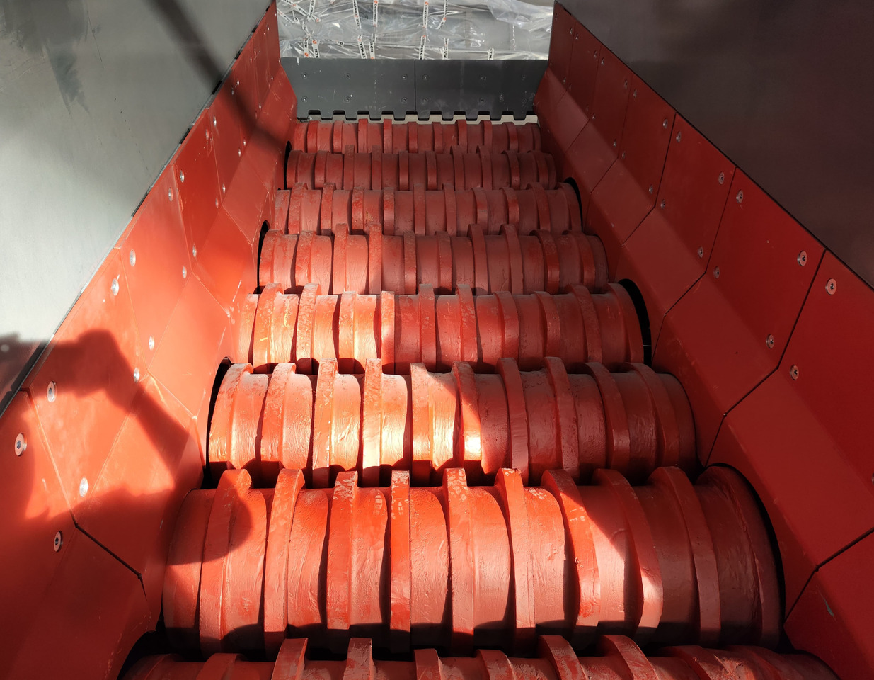 CONSTMACH Durable & Efficient Wobbler Feeder – Ideal for Primary Crushing Applications - Bányászati gépek: 2 kép. CONSTMACH Durable & Efficient Wobbler Feeder – Ideal for Primary Crushing Applications - Bányászati gépek: 2 kép.