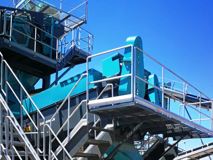 CONSTMACH Log Washer – Powerful Cleaning Solution for Coarse and Clay-Bound Materials - Osztályozó berendezés: 1 kép. CONSTMACH Log Washer – Powerful Cleaning Solution for Coarse and Clay-Bound Materials - Osztályozó berendezés: 1 kép.
