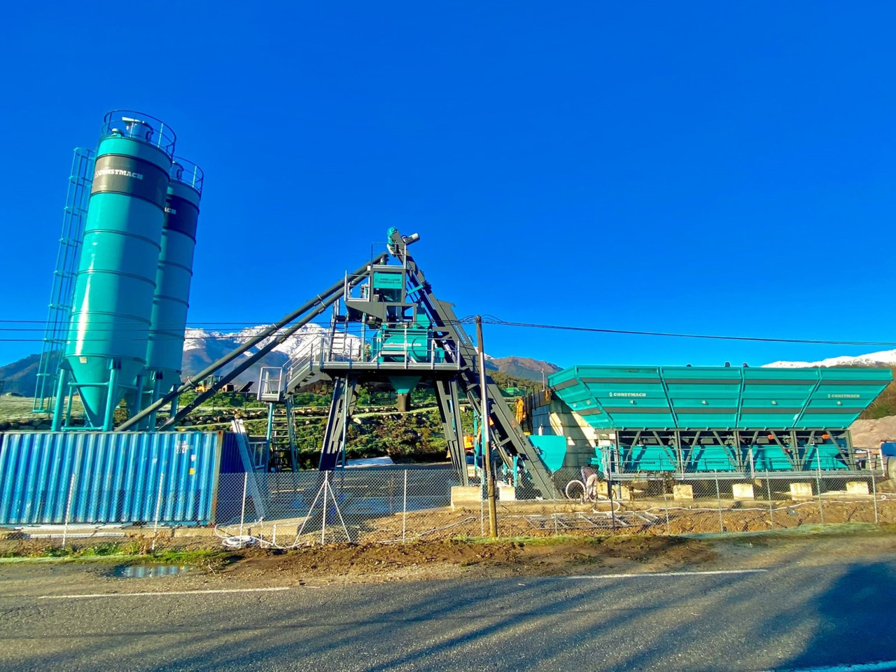 Constmach 100 m³/h Compact Concrete Batching Plant - Betonüzem: 2 kép. Constmach 100 m³/h Compact Concrete Batching Plant - Betonüzem: 2 kép.