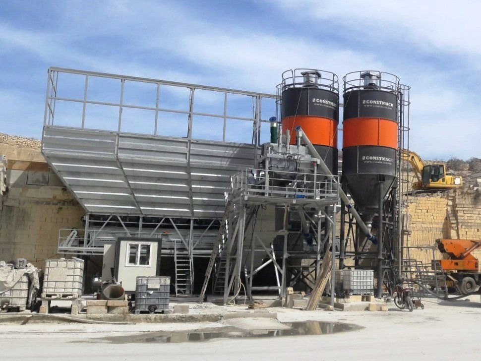Constmach 100 m³/h Dry Type Concrete Batching Plant - Betonüzem: 3 kép. Constmach 100 m³/h Dry Type Concrete Batching Plant - Betonüzem: 3 kép.