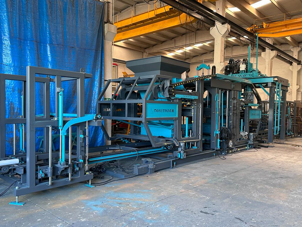 Constmach BS-30 Briquette Making Machine (Concrete Block Making Machine) - Betonelem gyártó gép: 3 kép. Constmach BS-30 Briquette Making Machine (Concrete Block Making Machine) - Betonelem gyártó gép: 3 kép.