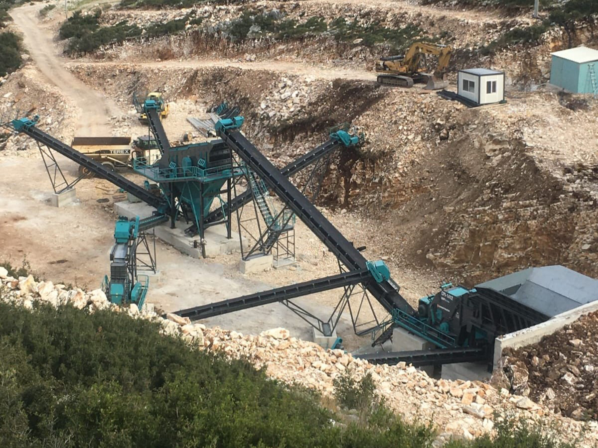 Constmach Installation Stationnaire De Concassage De Pierres De Basalte 250-300 Tph - Törőgép: 4 kép. Constmach Installation Stationnaire De Concassage De Pierres De Basalte 250-300 Tph - Törőgép: 4 kép.